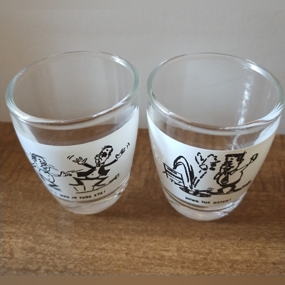 Set of two vintage shot glasses - Picture 1 of 3